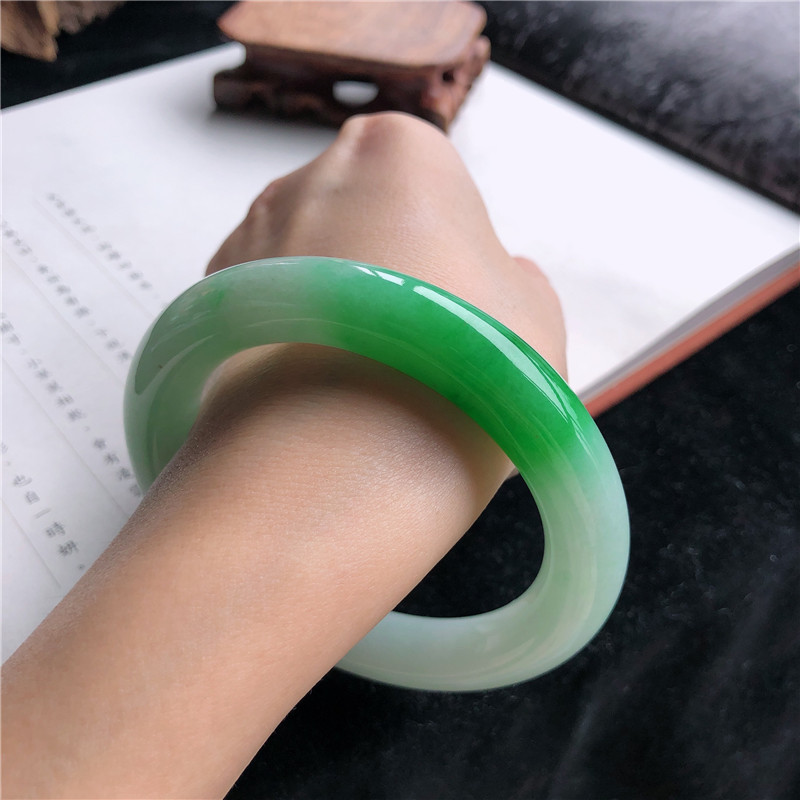 Lighting & Home Decor Studio Photos - Gelang Giok Burma Alami, Jenis Ice-Waxy,