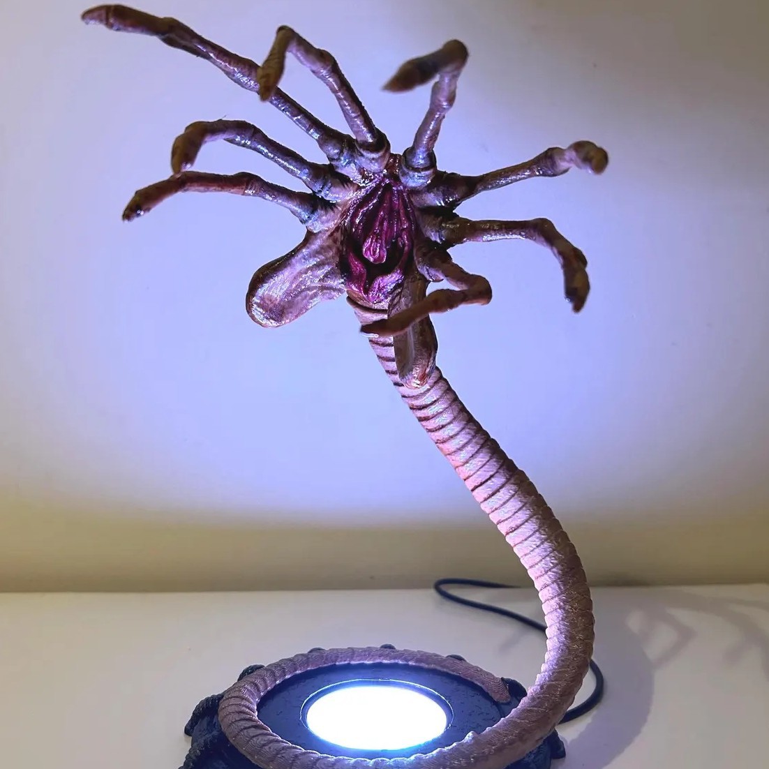 Lampu Alien Facehugger Lampu M - Lighting Decor Items ulasan dan harga